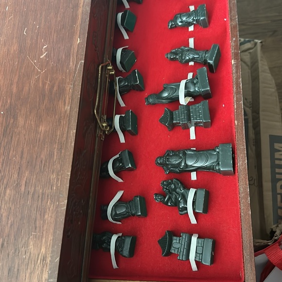 Chess set - Picture 3 of 5